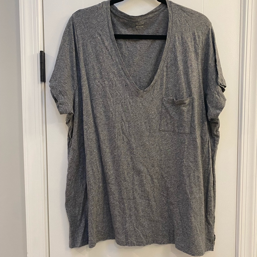 NWOT Madewell whisper Cotten v neck pocket tee